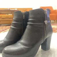 کفش|کیف، کفش، کمربند|اسکو, |دیوار