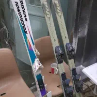 اسکی به همراه چوب اسکی