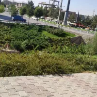 یک قطعه‌ زمین مسکونی