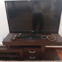 تلوزیون با میز