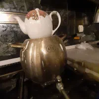 کتری و قوری کارکرده ولی سالم و بدون کوچکترین ایراد