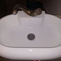 روشویی همراه با کمد آینه