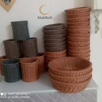 گل با سبد دستبافت