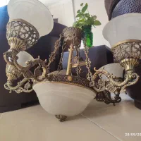 لوستری با شکوه قدیمی و زیبا|لوستر و چراغ آویز|اصفهان, کوی ولی عصر|دیوار