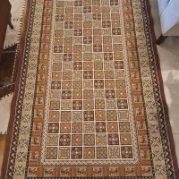 فرش سنتی ماشینی قهوه ای طرح دار