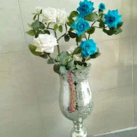گلدان وگل