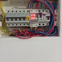شاگرد برق کار
