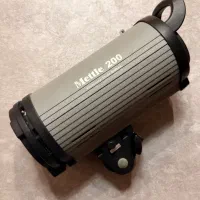 فلاش استودیویی Mettle 200