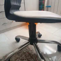 میز کامپیوتر وصندلی چرخ دار