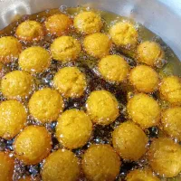 ساندویچ فلافل و بندری و سمبوسه با پیک رایگان فوری