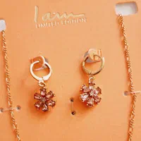 نیمست زنجیری گل نگینی صورتی رویایی|بدلیجات|یزد, |دیوار