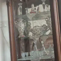 ویترین چوب و میز ناهارخوری