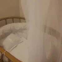 گهواره نوزاده در حد نو هست|تخت و صندلی بچه|اصفهان, قهجاورستان|دیوار