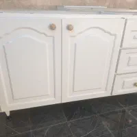 کابینت آشپزخانه سفید با صفحه سنگی مرمری سفید