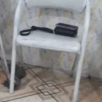 میز کار خیاطی وسه عددنیمکت و دوتا صندلی