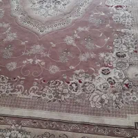 فرش ۱۲ متری سالم ریشهاش دوخته شده در عکس مشخص است.