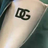 فروشنده و انبار دار پوشاک عمده پاساژ نخل