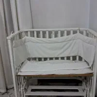 تخت کنار مادر گهواره