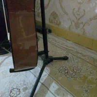 گیتار سفارشی  با پایه ی فلزی|گیتار، بیس، امپلیفایر|ایوان, |دیوار