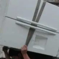 کار گر گشیدن  کناف از اره پله مبل شیشه ساختمان و