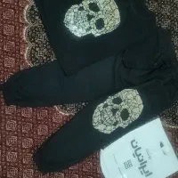 تعدادی لباس در حد نو
