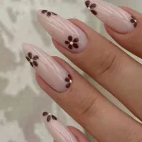 ترمیم ناخن ۳۵۰ همراه یک دیزاین هدیه