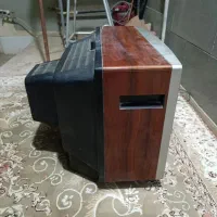 تلویزیون قدیمی و دستگاه دیجیتال