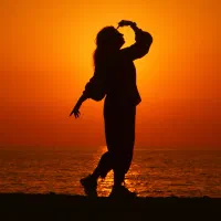 آموزش رقص و حرکات نمایشی و زومبا