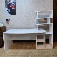 میز تحریر کتابخانه دار