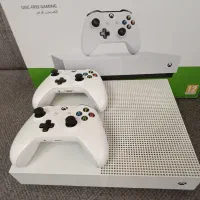 ایکس باکس وان اس. دو دسته همراه با جعبه