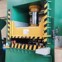 استخدام نیروی کار کارگر در تولیدی