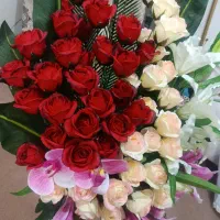 گل وگلدان