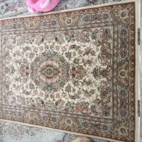 قالی دست بافت  با گل های ابریشم