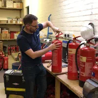 شارژ وفروش کپسول ۱ تا ۵۰ کیلویی اتش نشانی|ابزارآلات|شیراز, بالا کفت|دیوار