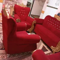 یکدست مبل زرشکی هشت نفره به فروش میرسد