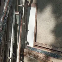 تعدادی دراتاق .آهن .نرده.پنچره به فروش می رسد.|مصالح و تجهیزات ساختمان|باغستان, |دیوار