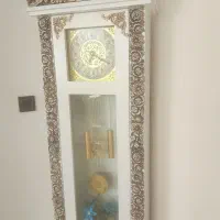 ساعت ایستاده و میز تی وی در حد نونو|میز تلویزیون|ایلام, |دیوار