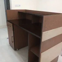 میز منشی اداری شیک و جادار در حد نو (بروجرد)|مبلمان اداری|بروجرد, |دیوار