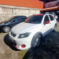 کوییک R سفید قرمز مدل ۱۴۰۰