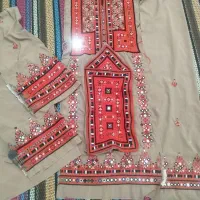 لباس دست دوز|لباس|خاش, |دیوار
