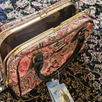 کیف زنانه|کیف، کفش، کمربند|شیراز, محراب|دیوار