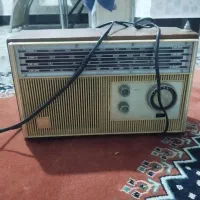 یک رادیو قدیمی دوتا رادیو ظبط قدیمی فروشی گنبد