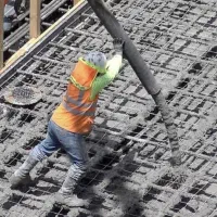 کارگر پمپ انتقال بتن