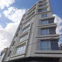 آپارتمان130متری-فول-امکانات-سرجلوپارکینگ-وآسانسور