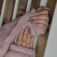 کاشت ناخون .ژلیش