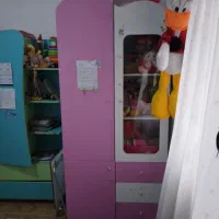 کمد نوجوان وخرس قهوه ای بزرگ دومتری