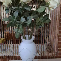 گلدون با دوازده شاخه گل