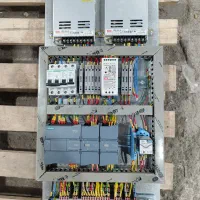 طراحی و مونتاژ و ساخت انواع تابلو برق صنعتی