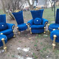 نیم ست مبل راحتی وچهارصندلی میزبان سالم