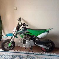 یک دستگاه موتور سیکلت ۷۰ سی سی کراس